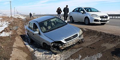 Sivas'ta yoldan çıkan otomobildeki 7 kişi yaralandı