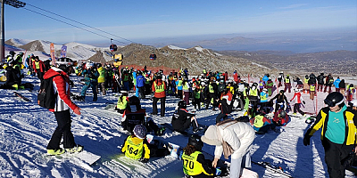 Snowboard 1. etap müsabakaları Erciyes'te yapıldı