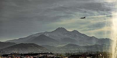 SOLOTÜRK Kayseri semalarında gösteri uçuşu yaptı