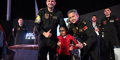 SOLOTÜRK'ün pilotları Kayseri'de vatandaşlarla buluştu