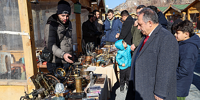 Talas Antika Pazarı, soğuk havaya rağmen büyük ilgi gördü