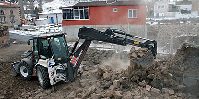 Talas Ardıç'ta metruk yapılar yıkılıyor