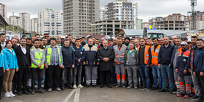 Talas Belediye Başkanı Yalçın belediye çalışanları ile bayramlaştı