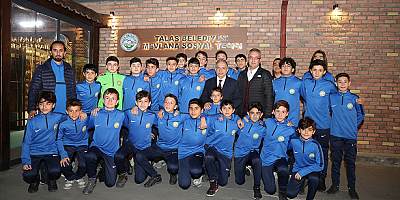 Talas Belediye Başkanı Yalçın genç futbolcular ve aileleriyle buluştu