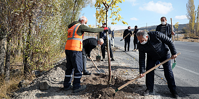 Talas Belediyesi, park bahçe ve yeşil alan çalışmalarıyla göz doldurdu