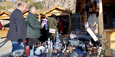 Talas Belediyesi tarafından 3 yıl önce şehre kazandırılan ‘Antika Pazarı' ufuk açtı