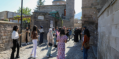 Talas Belediyesi yeni üniversiteliler için oryantasyon gezisi düzenledi