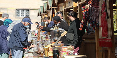 Talas'ta Antika pazarı hız kesmeden devam ediyor