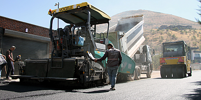 Talas Belediyesi Harman Mahallesinde 5 sokağın asfaltını yeniliyor
