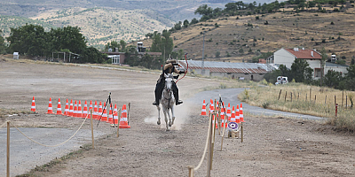 Talas'ta Atlı Okçuluk müsabakaları 