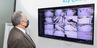 Talas'ta belediye ekipleri kar temizleme çalışması yapıyor