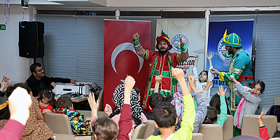 Talas'ta depremzede çocuklar Hacivat-Karagöz ile güldü