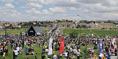 Talas'ta düzenlenen Uçurtma Şenliği renkli görüntülere sahne oldu