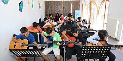 Talas'ta Musiki Cemiyeti bağlama ve klasik gitar kursları başlıyor