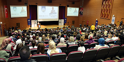 Talas'ta ögretmenlere Dijital Bağımlılık Semineri