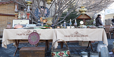 Talas'ta sonbahar serinliğinde antika pazarı