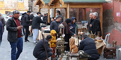 Talas'ta yeni yılın ilk antika pazarı