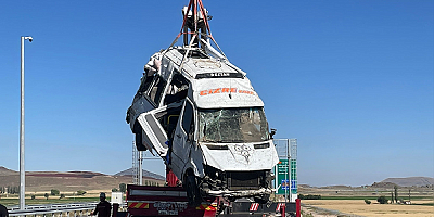 Tarım işçileri taşıyan minibüsün devrildi 24 kişi yaralandı