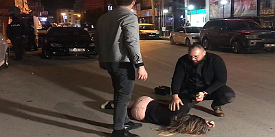 Tartıştığı kadını sokak ortasında bıçaklayan şüpheli yakalandı