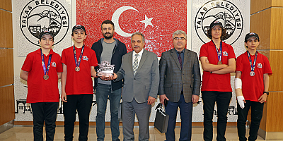 TEKNOFEST'te yarışan öğrencilere tebrik