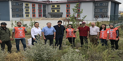TEMA Kayseri'de okul bahçelerini ağaçlandırıyor