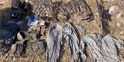 Teröristlere ait bir mağarada silah, mühimmat ve yaşam malzemesi ele geçirildi