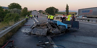 Trafik kazasında 3 kişi yanarak öldü