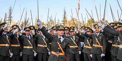 TSK'dan ihraç edilen 4 teğmen, Ankara Büyükşehir Belediyesi'nde işe başladı.