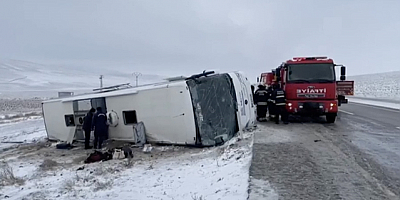 Tur otobüsü devrildi 5 kişi öldü, 26 kişi yaralandı