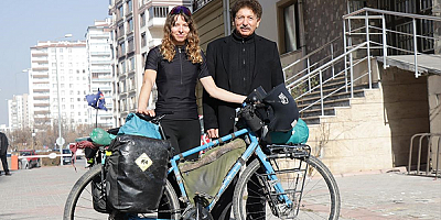 Türk babasıyla tanışmak için Almanya'dan Kayseri'ye bisikletle geldi