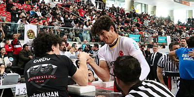 Türkiye Bilek Güreşi Şampiyonası Kayseri'de gerçekleştiriliyor