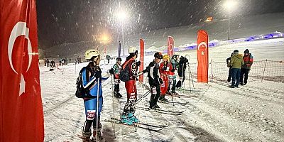 Türkiye Dağ Kayağı Şampiyonası Sprint Yarışı Hakkari’de gerçekleştirildi