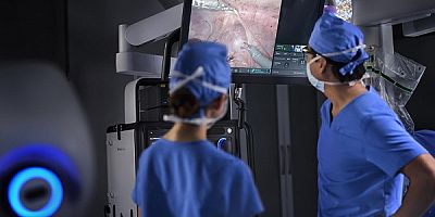 TÜRKİYE ROBOTİK CERRAHİDE BÖLGESEL EĞİTİM ÜSSÜ OLUYOR