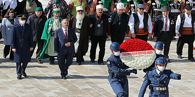 Türkmen Alevi Bektaşi Vakfından Anıtkabir'e ziyaret
