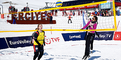 Üniversitelerarası Kar Voleybolu Kupası, Erciyes'te yapıldı
