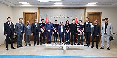 Vali Çiçek, GÖKTİM KartalAir Takımı Dünya Şampiyonlarını Kabul Etti