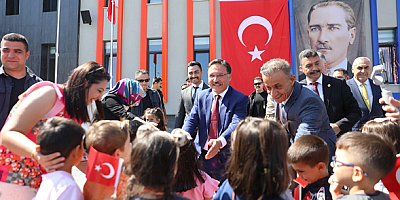 Vali Çiçek Öğrencilerin Yeni Eğitim Öğretim Yılı Heyecanına Ortak Oldu