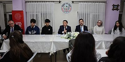 Vali Çiçek, Sümer Fen Lisesi Öğrencileriyle İftar Yaptı