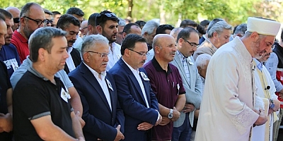 Vali Çiçek, Terör Gazisi İsmet Eraslan’ın Cenazesine Katıldı