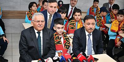 Vali Çiçek ve Başkan Büyükkılıç, Öğrencilerin Karne Heyecanına Ortak Oldu