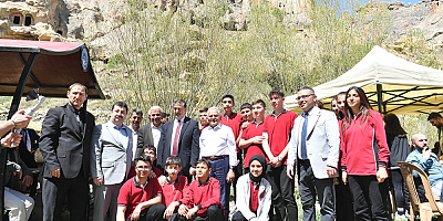 Vali Çiçek ve Başkan Büyükkılıç, Turizm Haftası'nı Erdemli Vadisi'nde Gençlerle Kutladı