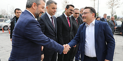 Vali Gökmen Çiçek,SGK İl Müdürlüğünü ziyaret etti