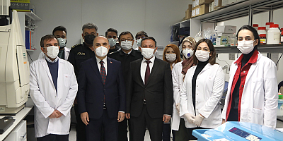 Vali Şehmus Günaydın, ERÜ Aşı Araştırma ve Geliştirme Uygulama Merkezi'ni ziyaret etti