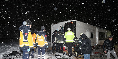 Yolcu otobüsü devrildi 1 kişi öldü, 15 kişi yaralandı