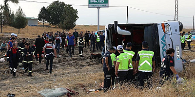 Yolcu otobüsü devrildi 6 kişi öldü, 35 kişi yaralandı