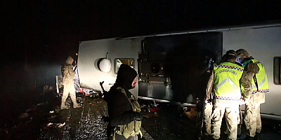 Yolcu otobüsünün devrilmesi sonucu 5 kişi öldü, 22 kişi yaralandı
