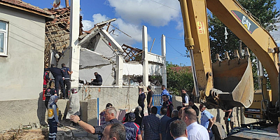 Yozgat'ta doğal gaz patlaması sonucu 2 katlı ev çöktü