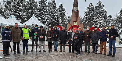 Zafer Partisi Kayseri il başkanı Altuntaş ve il teşkilatı Kayseri Şehitliğini ziyaret etti 