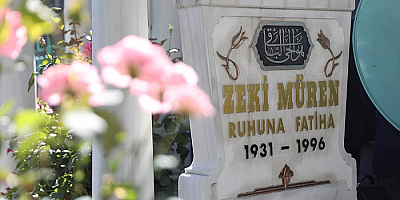  Zeki Müren vefatının 26'ncı yılında mezarı başında anıldı