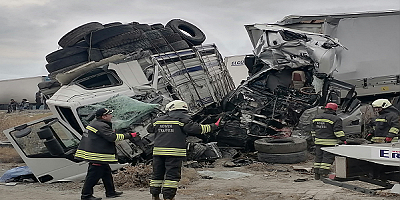 Zincirleme trafik kazasında 2 kişi öldü